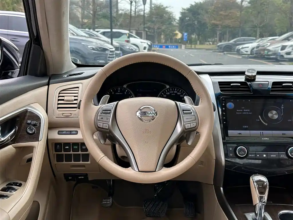 NISSAN TEANA 2015