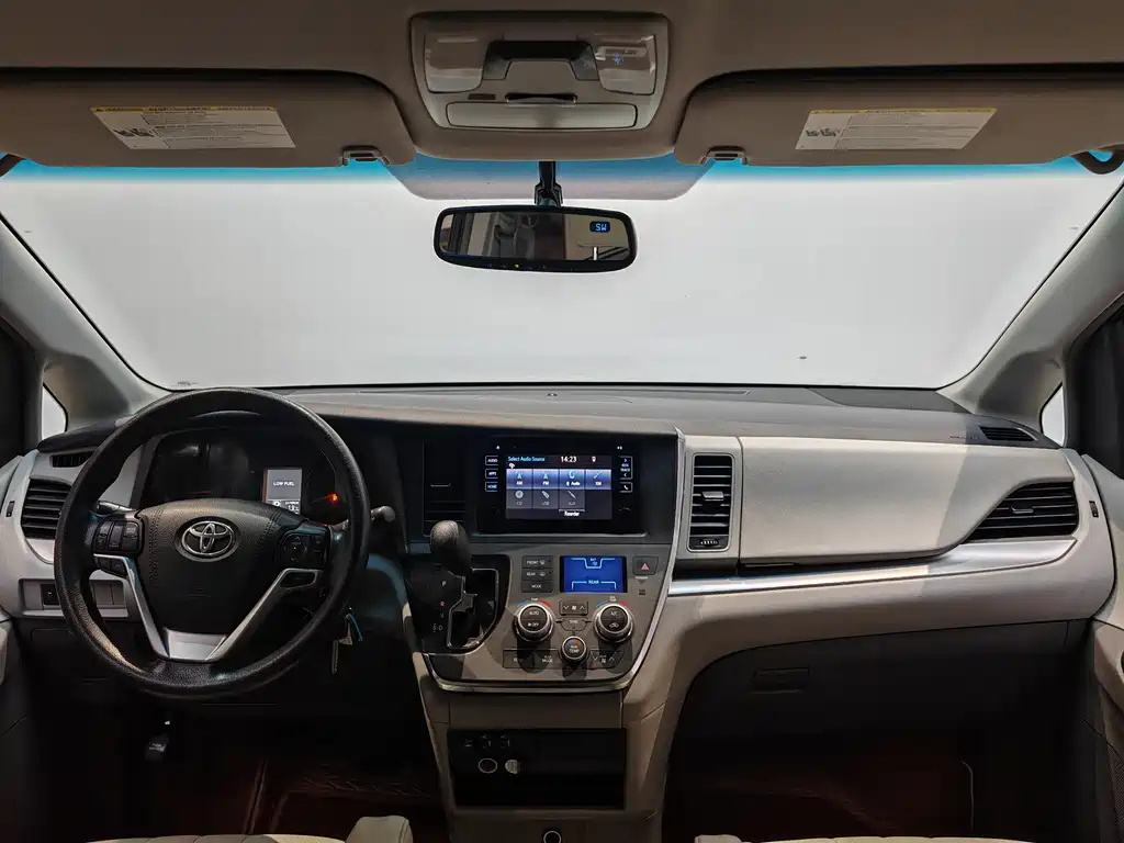 TOYOTA SIENNA 2018