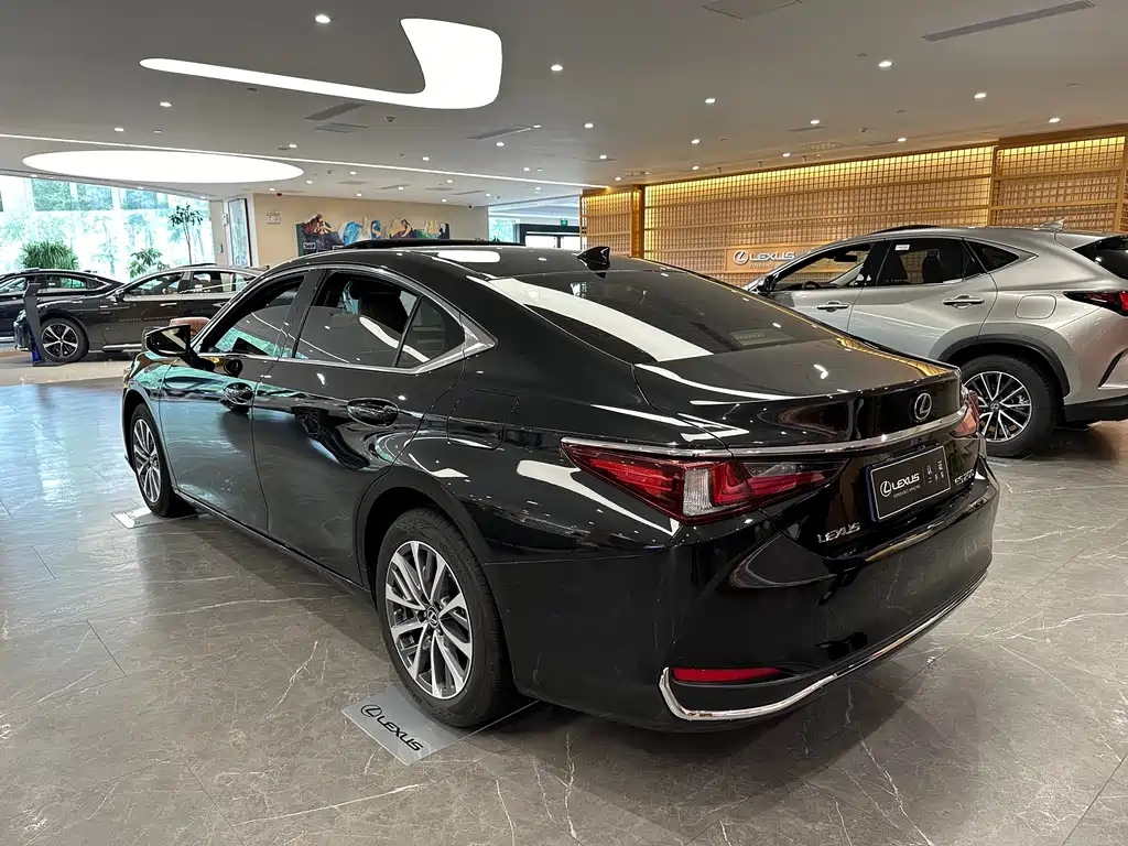 LEXUS ES 2022