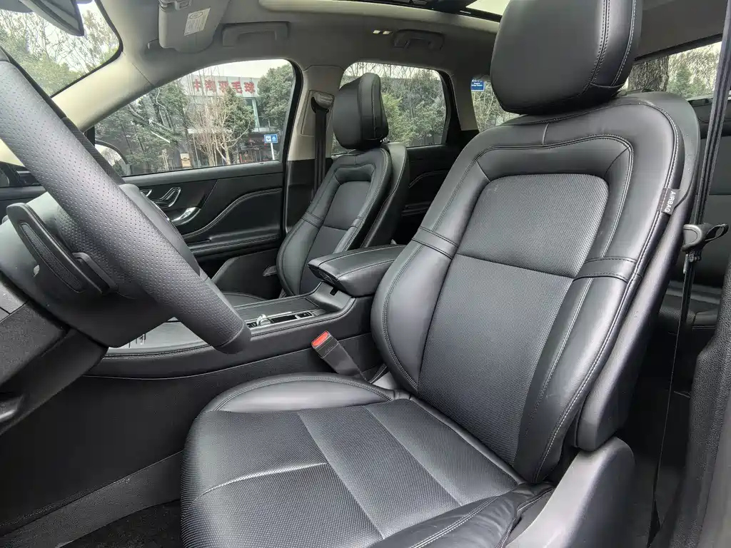 LINCOLN ADVENTURER 2023