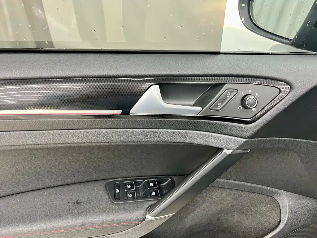 VOLKSWAGEN GOLF 2018