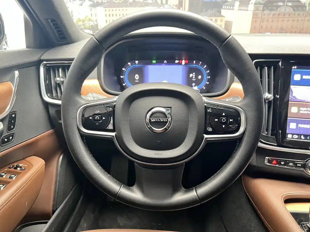 VOLVO S90 2023