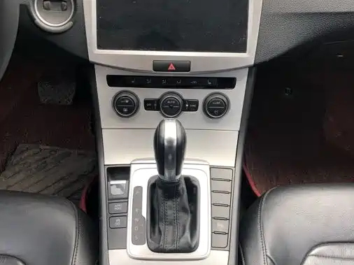 VOLKSWAGEN MAGOTAN 2011