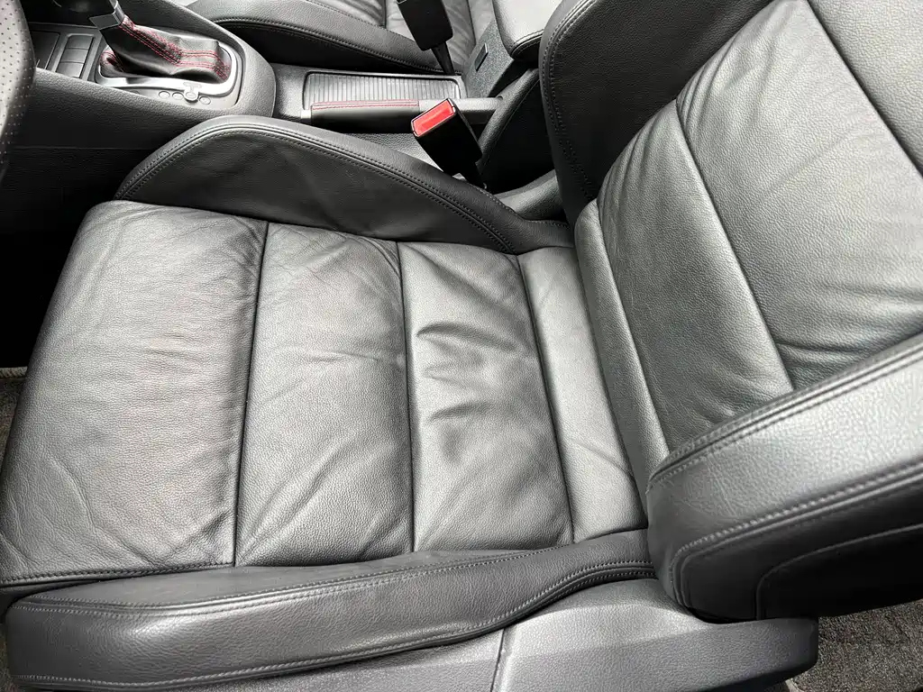 VOLKSWAGEN GOLF 2010