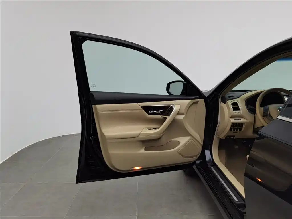 NISSAN TEANA 2014