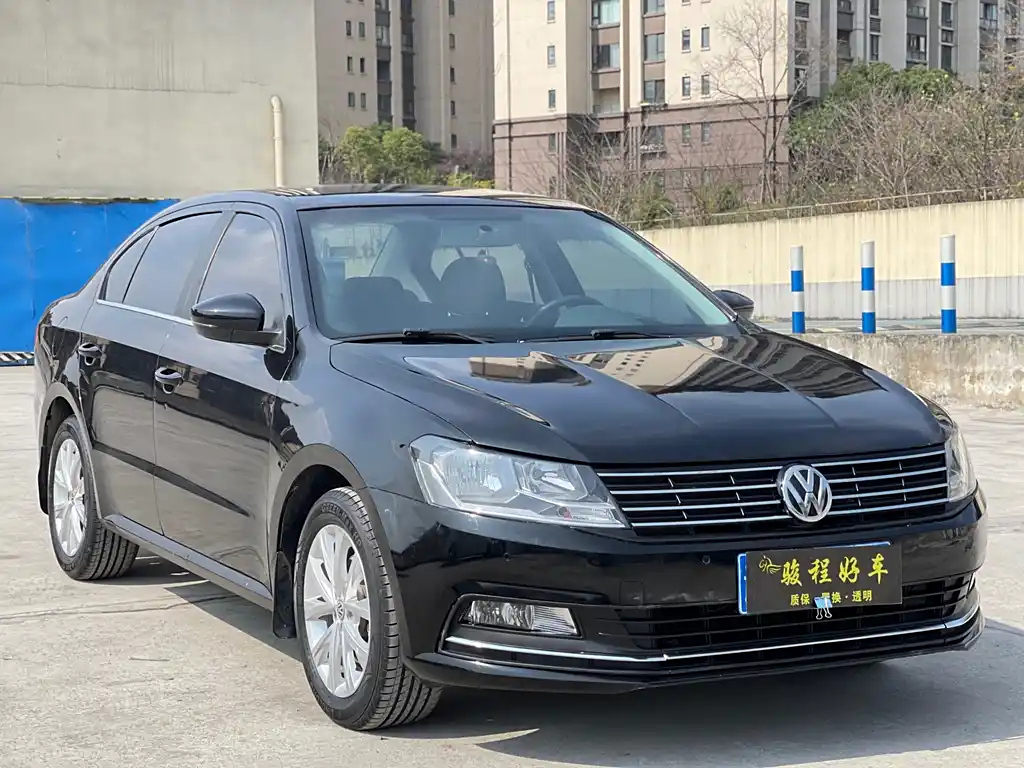 VOLKSWAGEN LAVIDA 2015