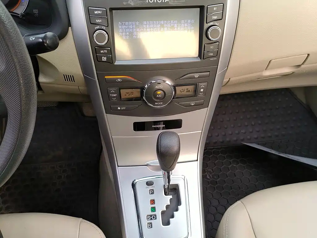 TOYOTA COROLLA 2013
