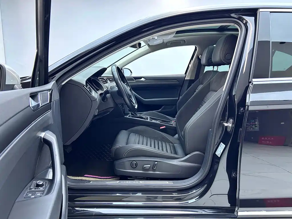 VOLKSWAGEN MAGOTAN 2020