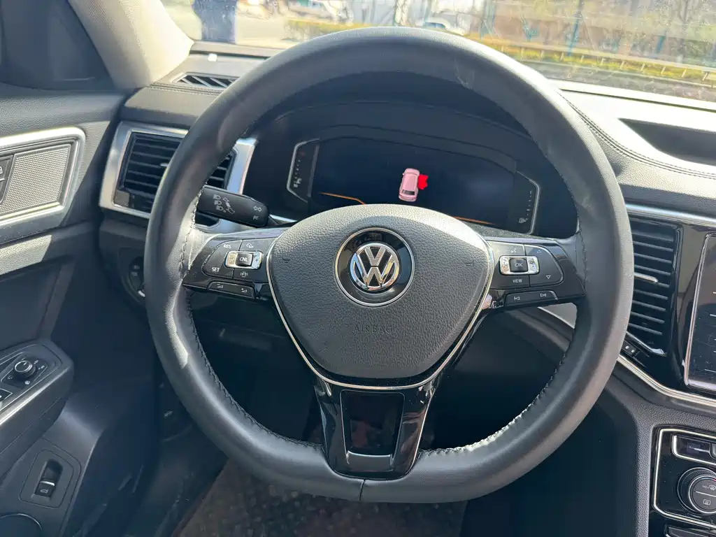 VOLKSWAGEN TOURAN 2020