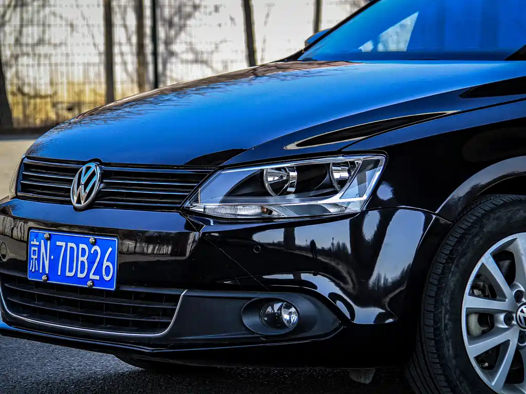 VOLKSWAGEN SAGITAR 2013