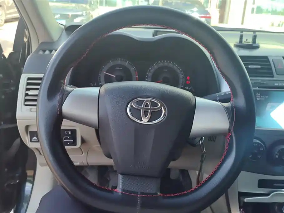 TOYOTA COROLLA 2011