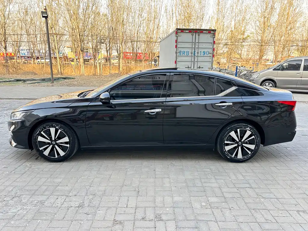NISSAN TEANA 2021