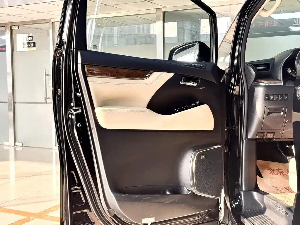 TOYOTA ALPHARD 2018