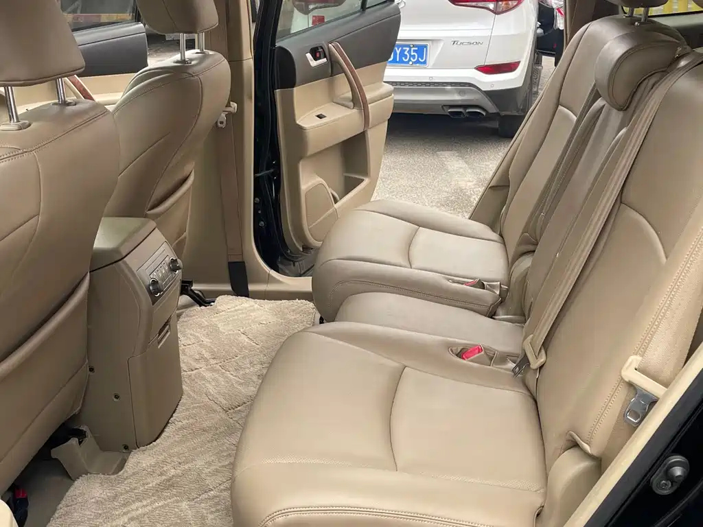 TOYOTA HIGHLANDER 2011