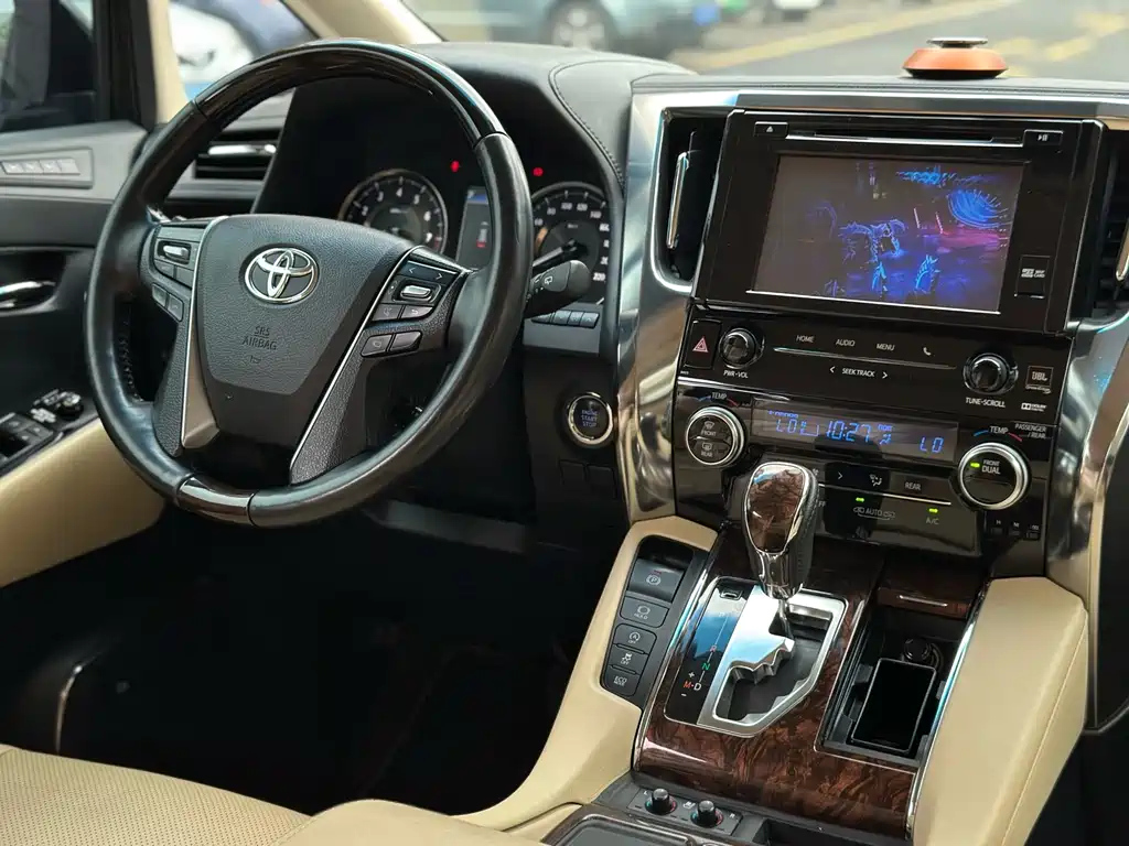 TOYOTA ALPHARD 2018