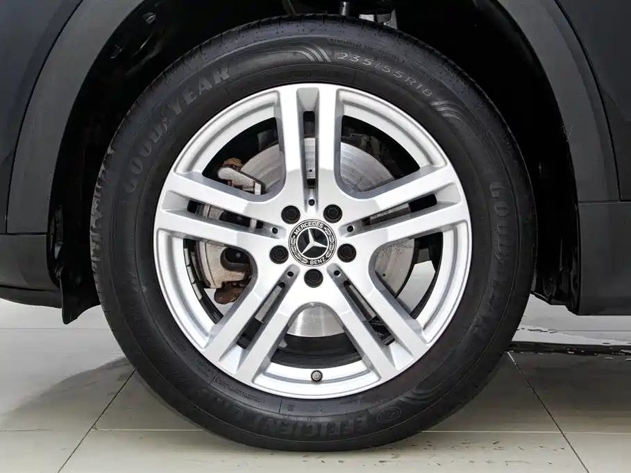 MERCEDES BENZ GLB 2023