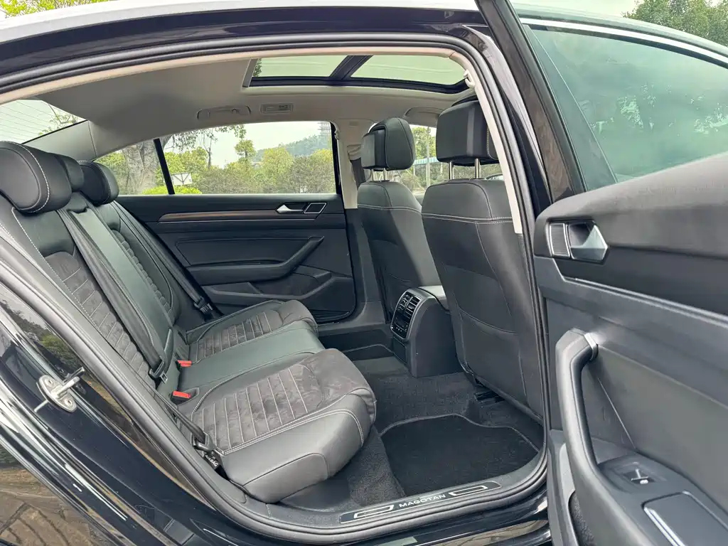 VOLKSWAGEN MAGOTAN 2022