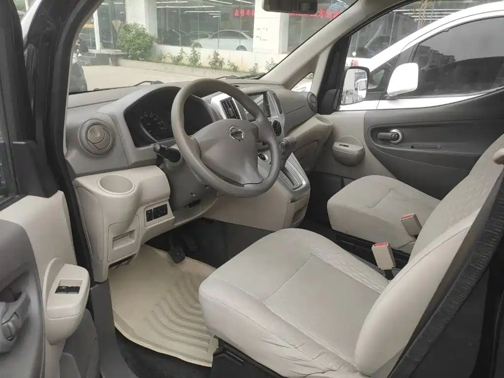 NISSAN NV200 2019