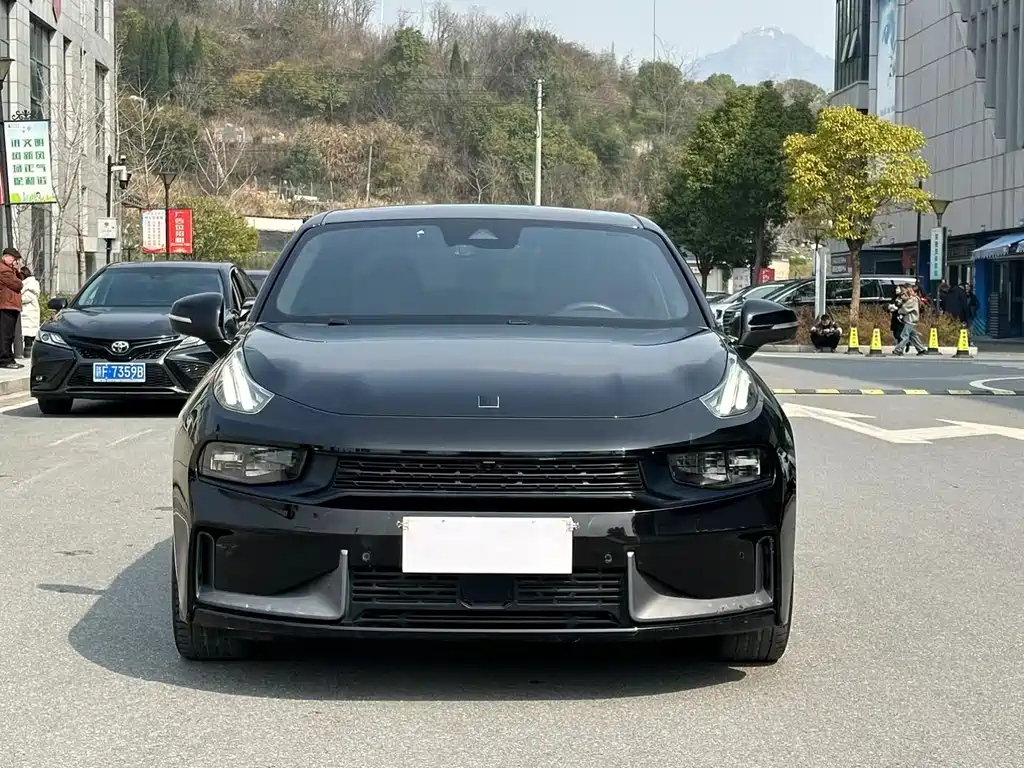 LYNK&CO 03 2020
