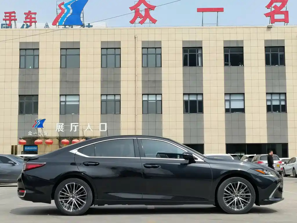 LEXUS ES 2022