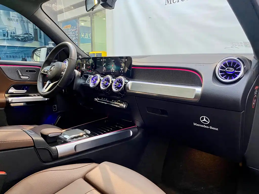 MERCEDES BENZ GLB 2023