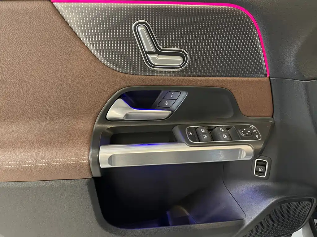 MERCEDES BENZ GLB 2021