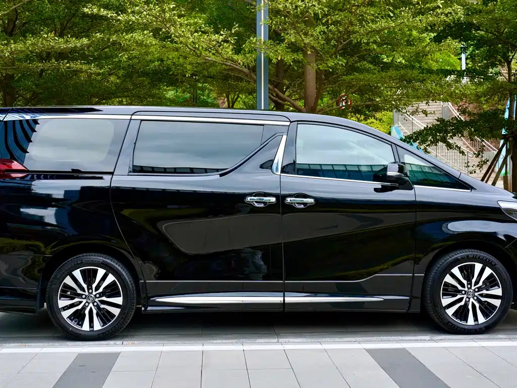 TOYOTA ALPHARD 2017