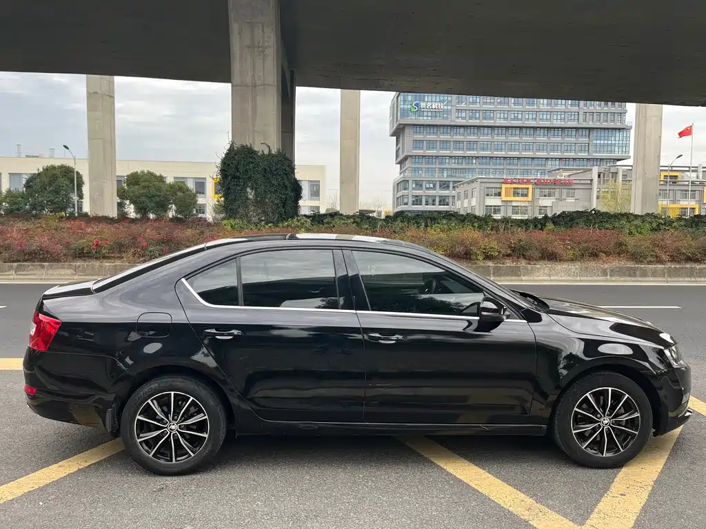SKODA OCTAVIA 2016