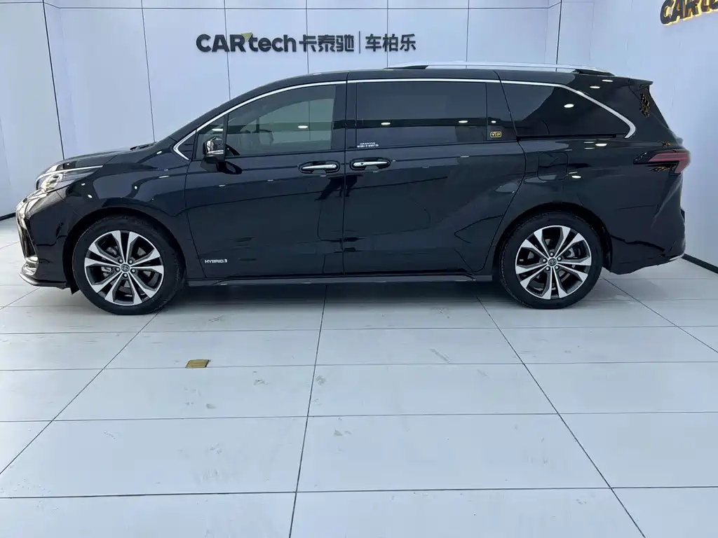 TOYOTA GRANVIA 2024