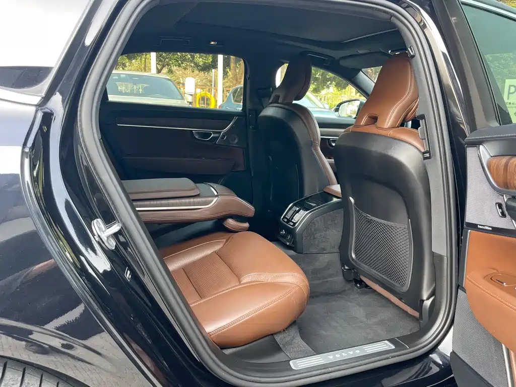 VOLVO S90 2022