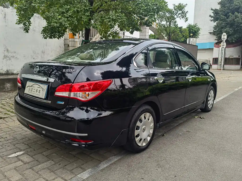 NISSAN SYLPHY 2015