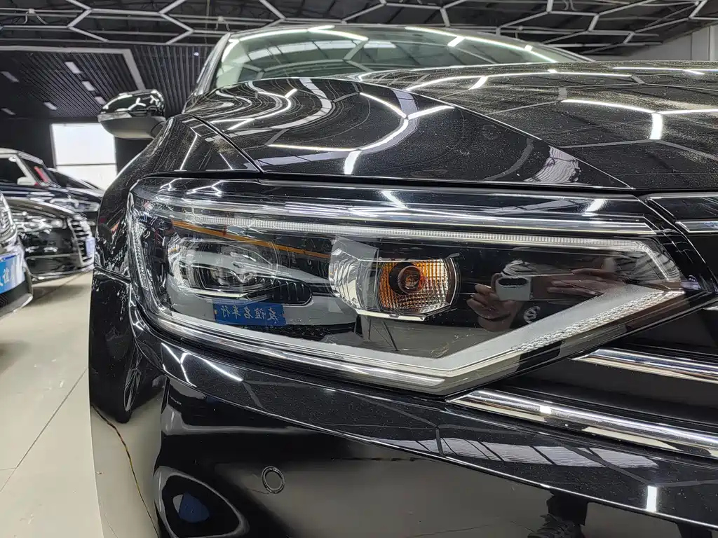 VOLKSWAGEN MAGOTAN 2020