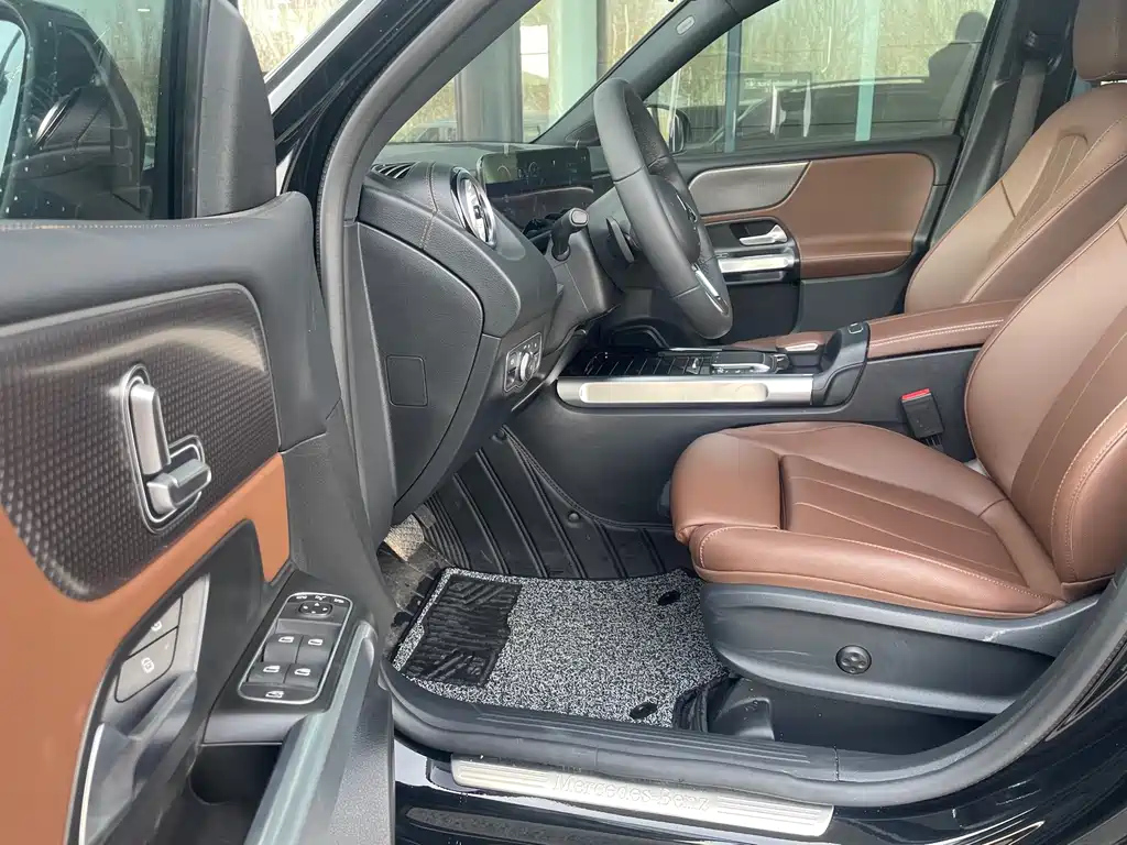 MERCEDES BENZ GLB 2023