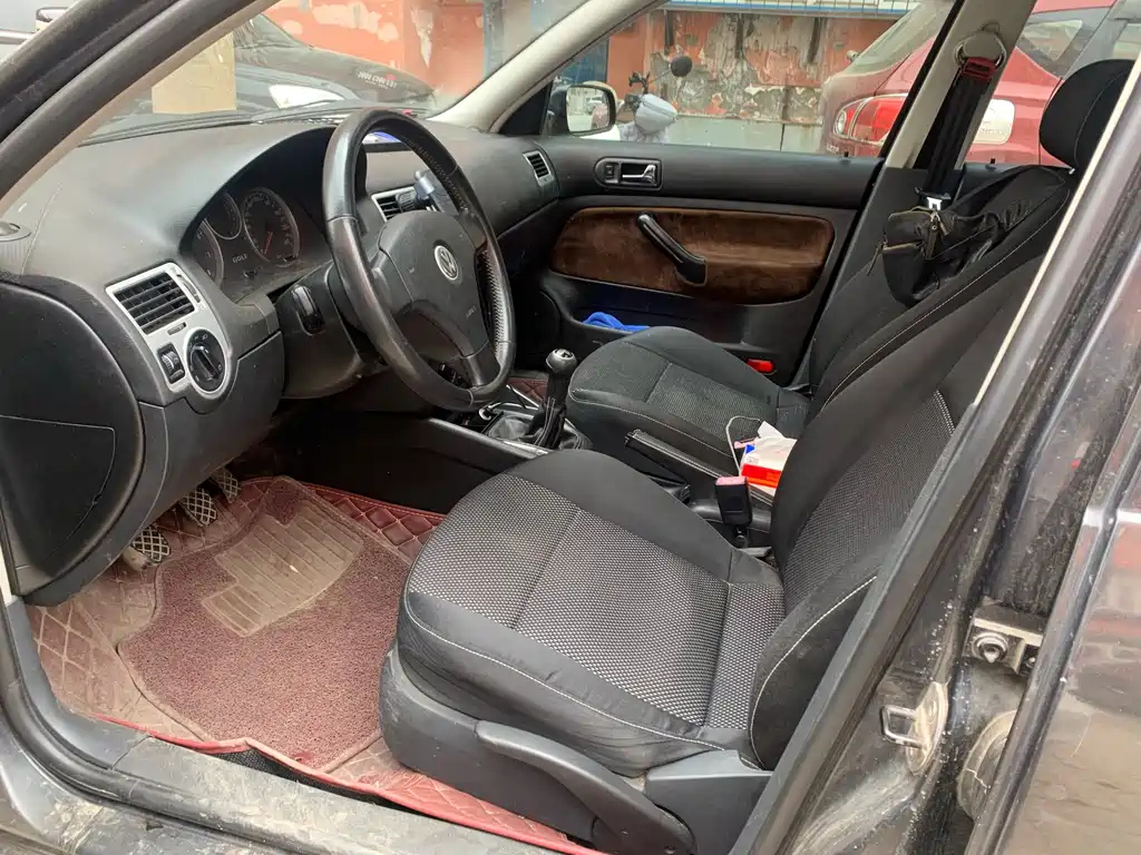 VOLKSWAGEN GOLF 2009
