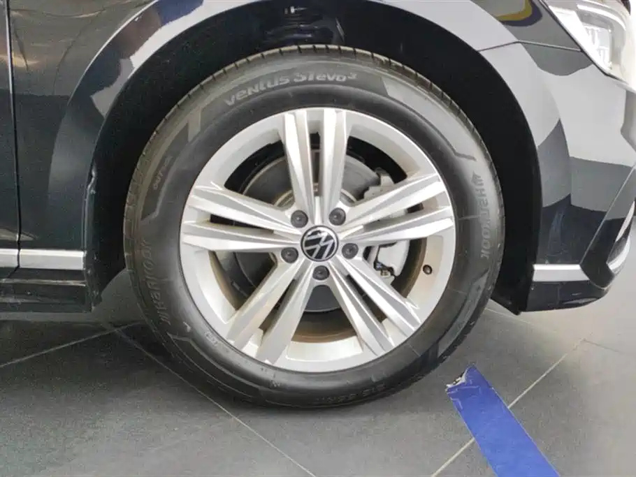VOLKSWAGEN MAGOTAN 2023