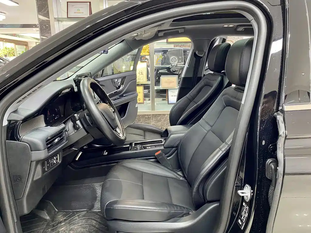 LINCOLN ADVENTURER 2022