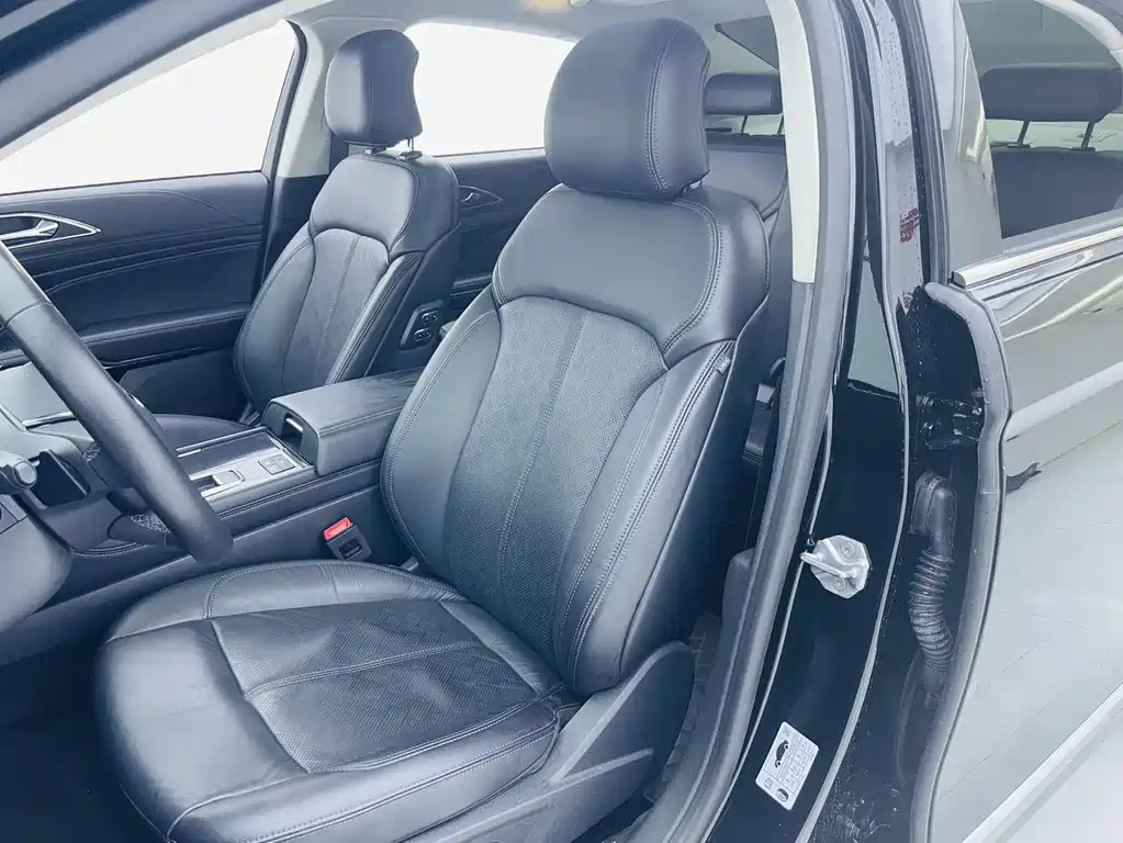 FORD TAURUS 2020