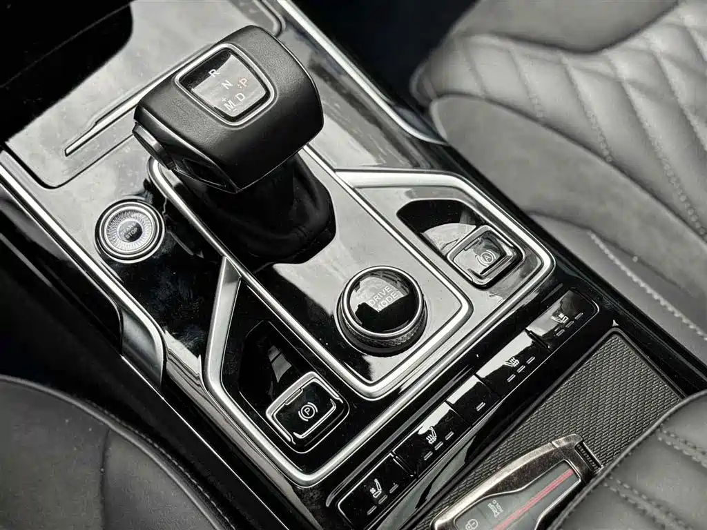 HONGQI HS5 2022