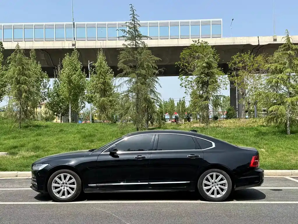 VOLVO S90 2020