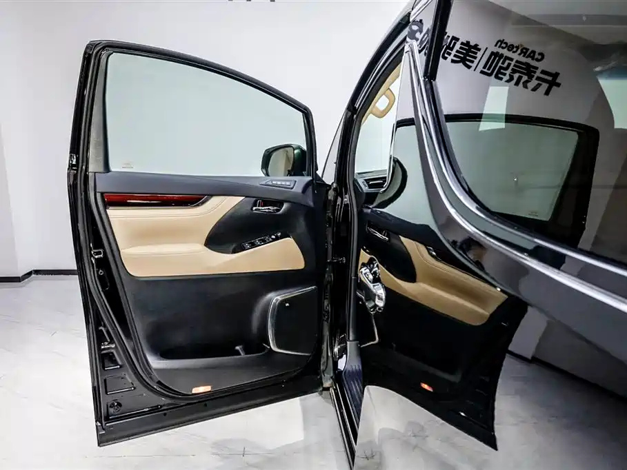 TOYOTA ALPHARD 2015