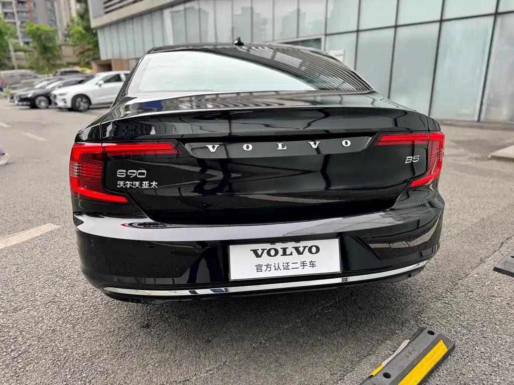 VOLVO S90 2022