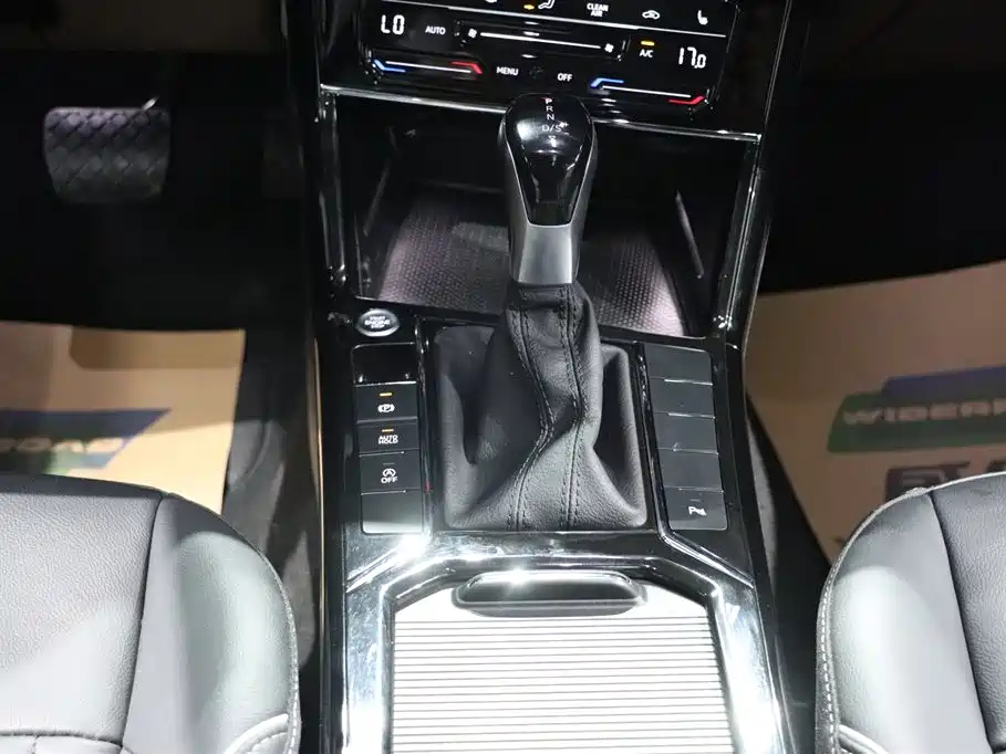 VOLKSWAGEN PASSAT 2022