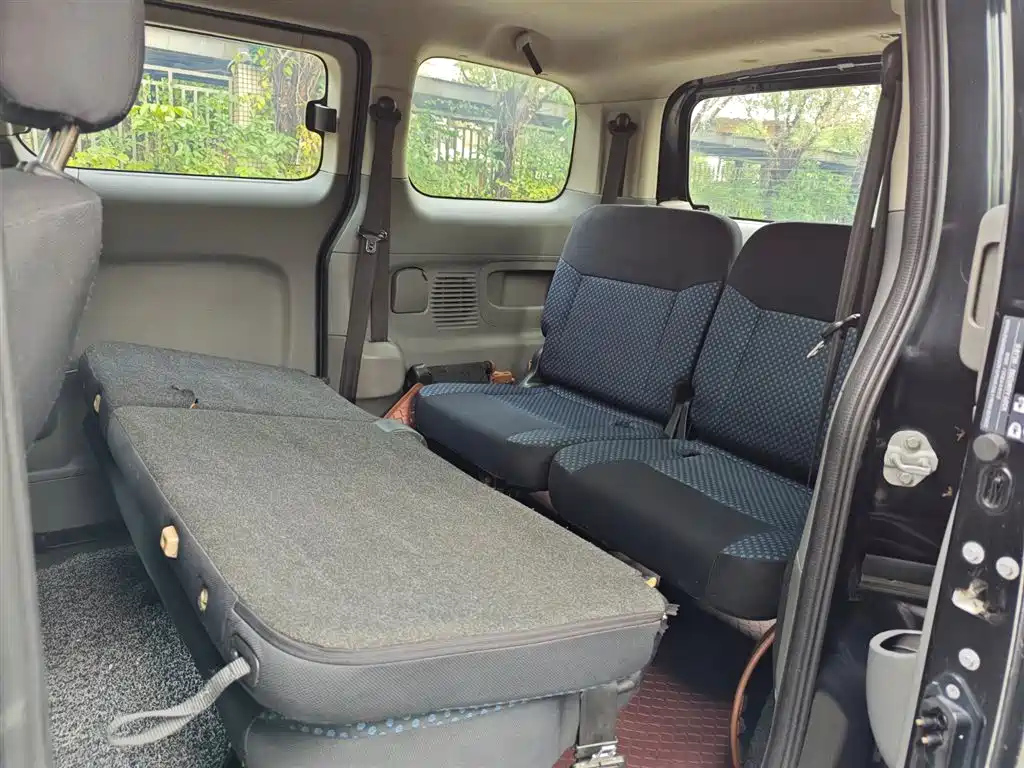 NISSAN NV200 2013