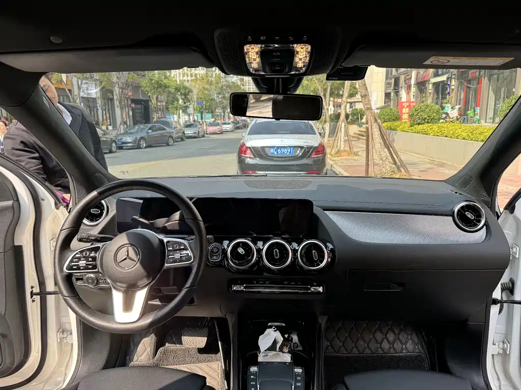 MERCEDES BENZ GLA 2021
