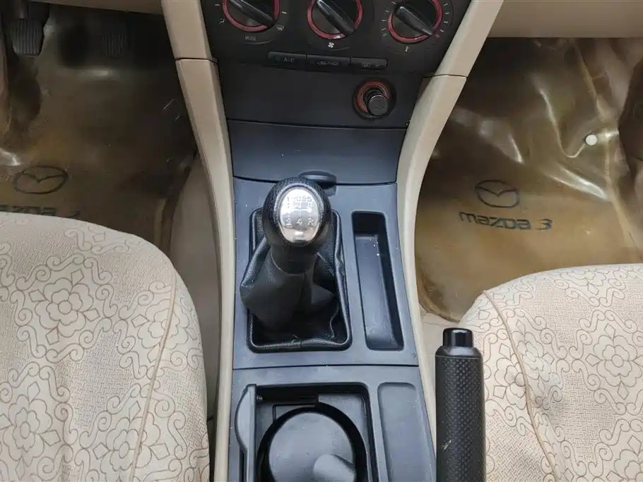 MAZDA 3 2010