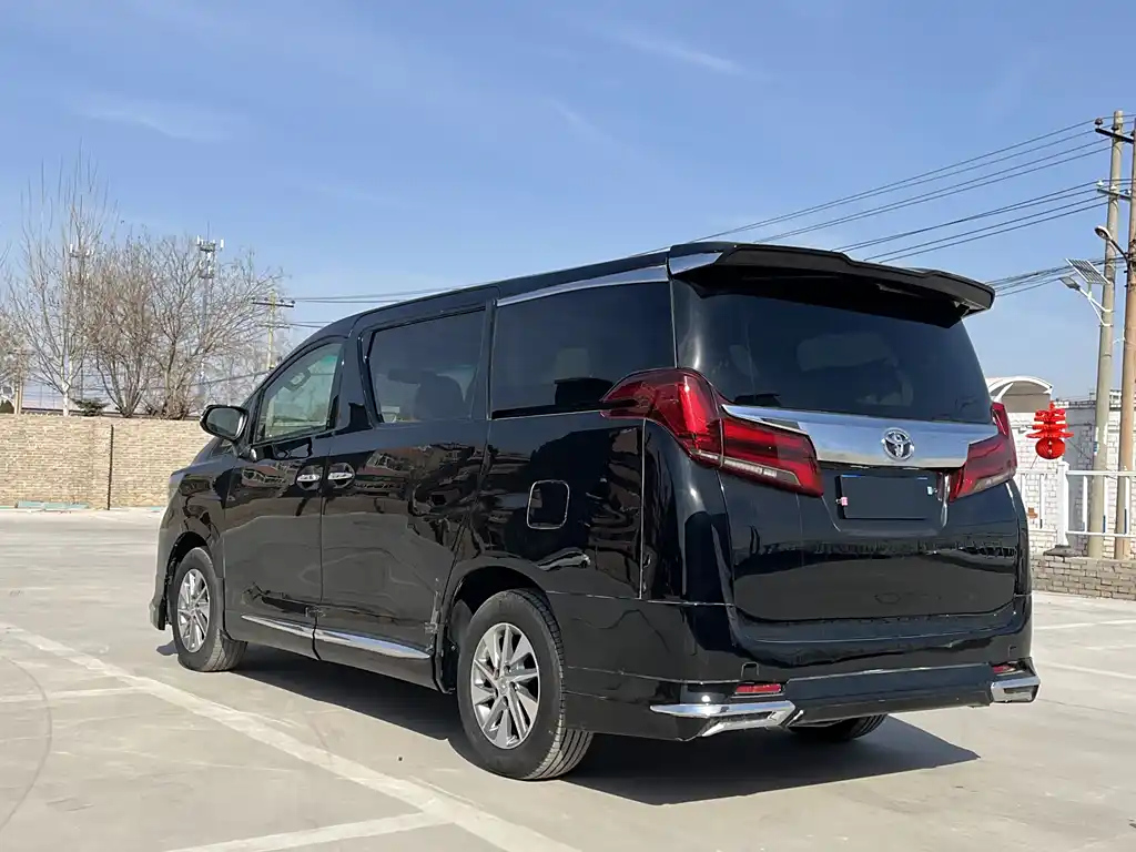 TOYOTA ALPHARD 2012