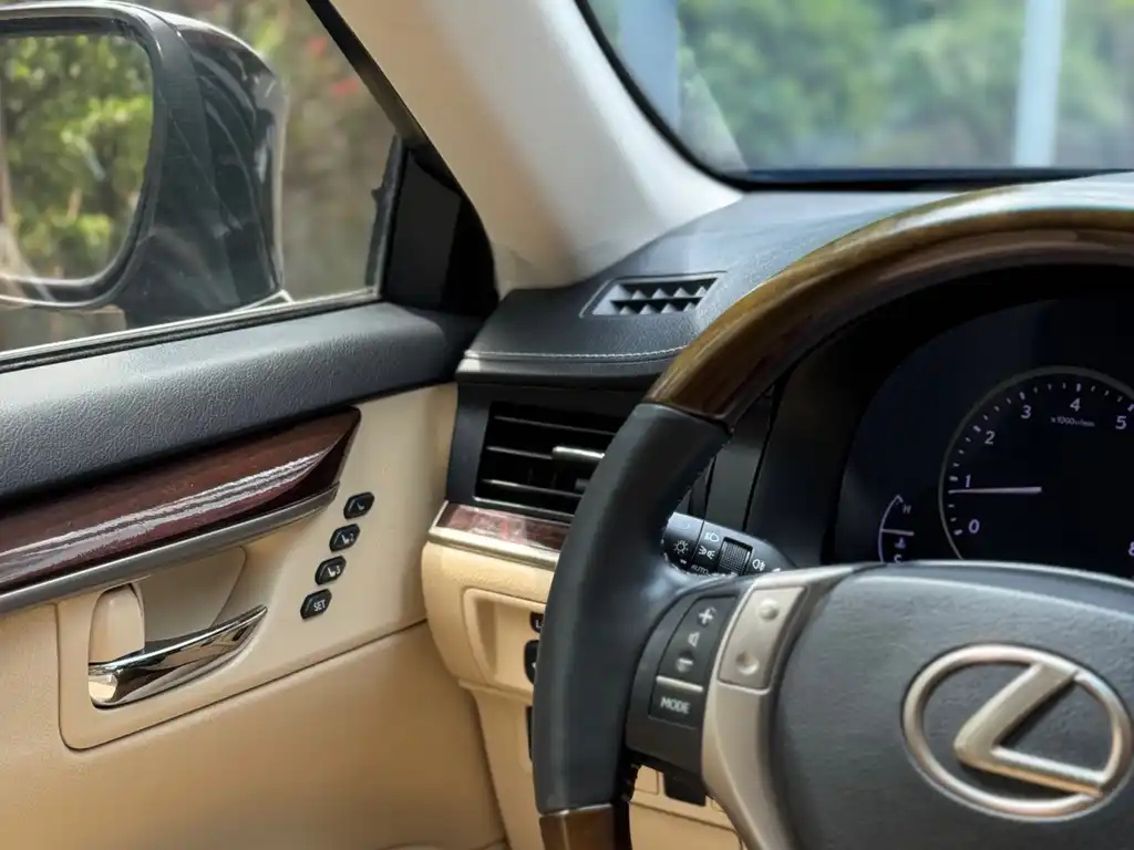 LEXUS ES 2013