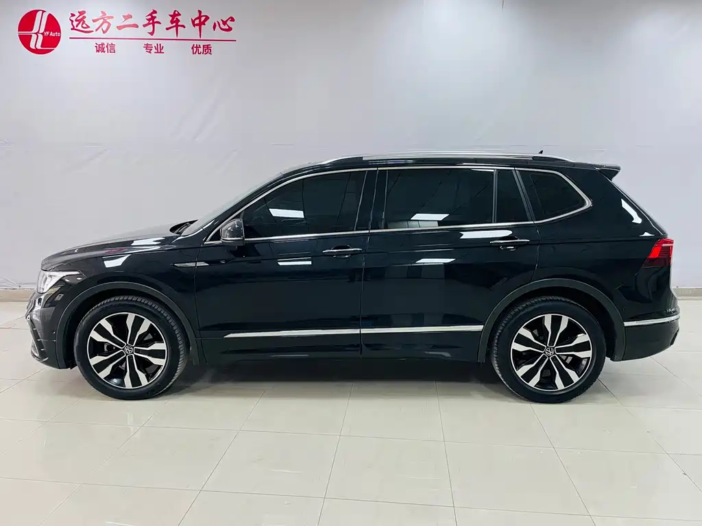 VOLKSWAGEN TIGUAN L 2021