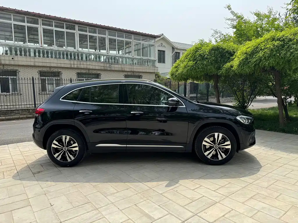 MERCEDES BENZ GLA 2023