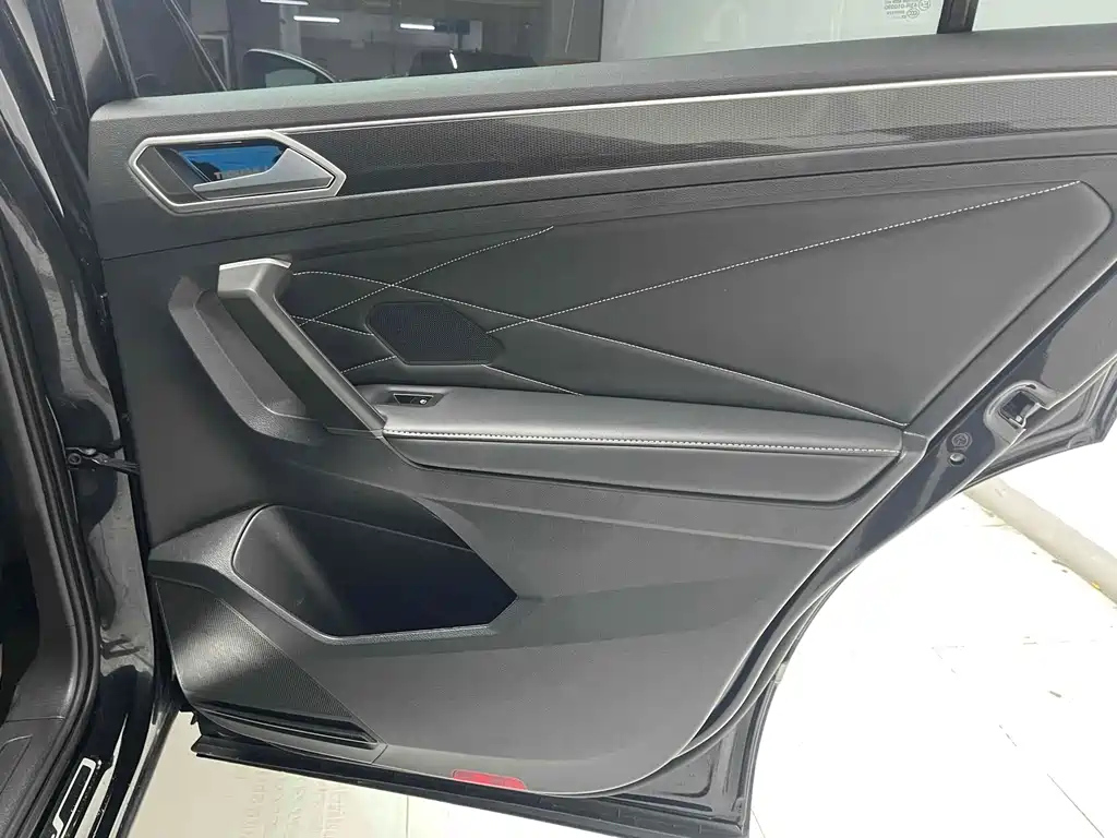 VOLKSWAGEN TIGUAN L 2022